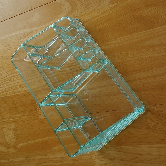 Makeup Organizer - Picture 2 of 3